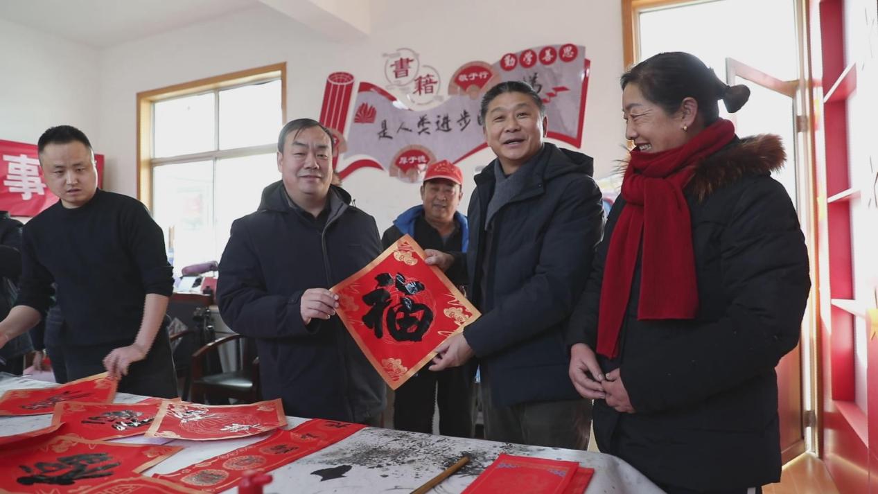 山东省泰安市岱岳区政协书画院 笔墨传情润民心 书画惠民暖梨园