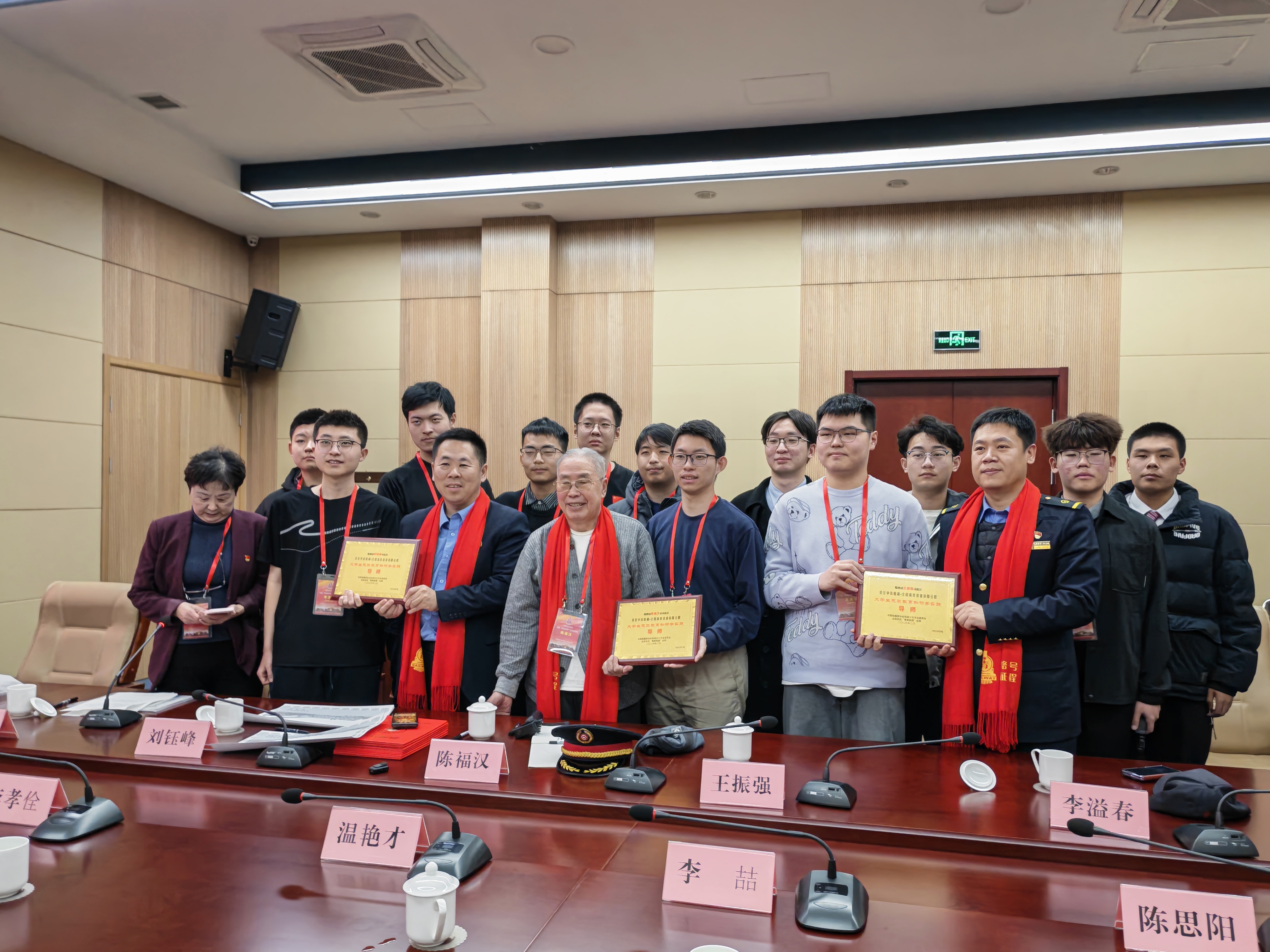 奋进“十五五” 青春强国梦——30余所高校学子共赴“毛泽东号”机车组