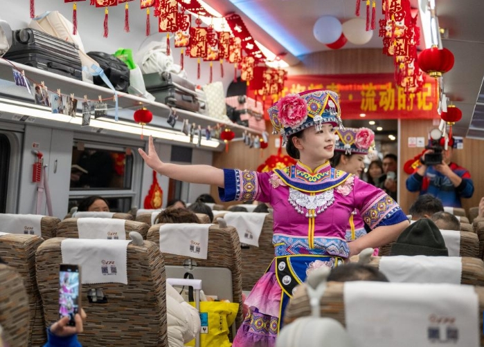 列车联欢会温暖回家路