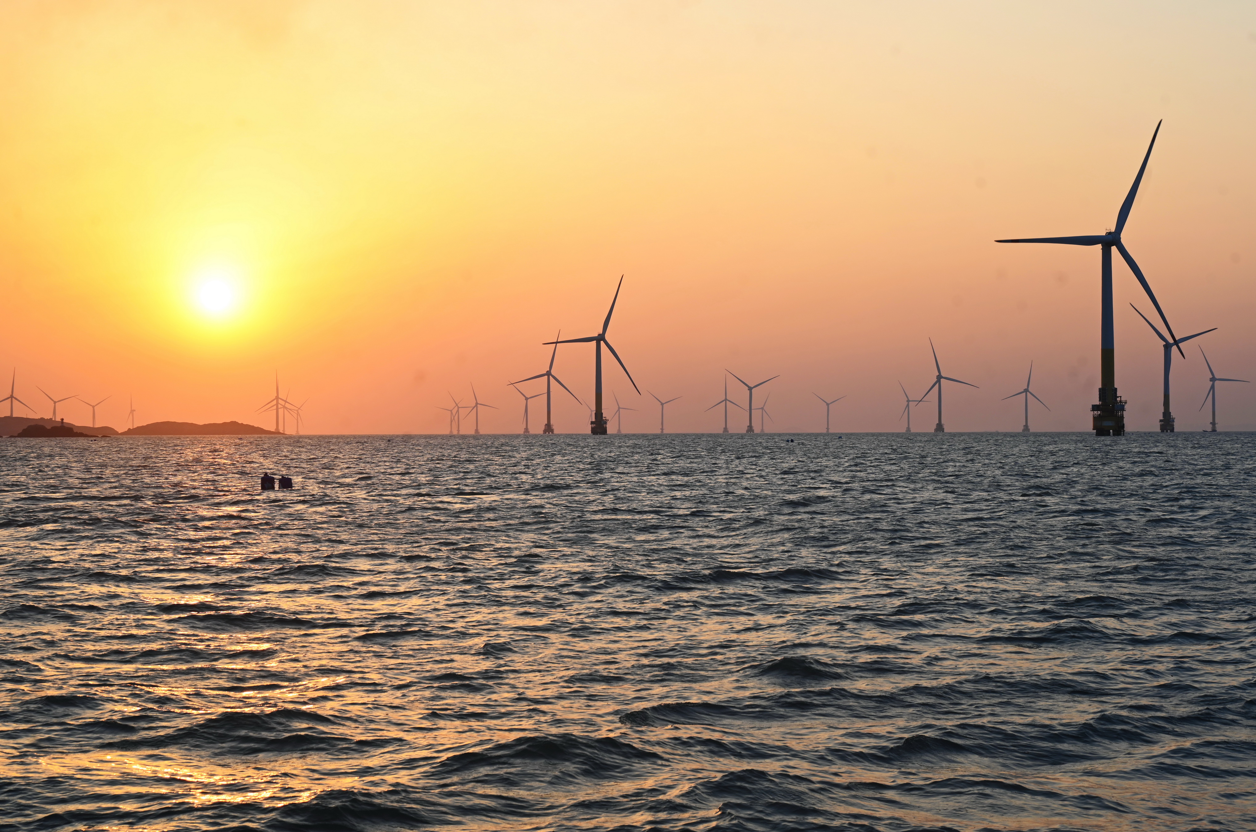 福建有群“90后”电网“追风者”