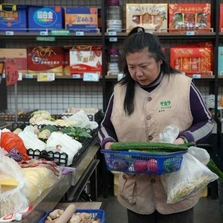 浙江海盐“亏本”餐馆的“生意经”：一顿热饭暖人心