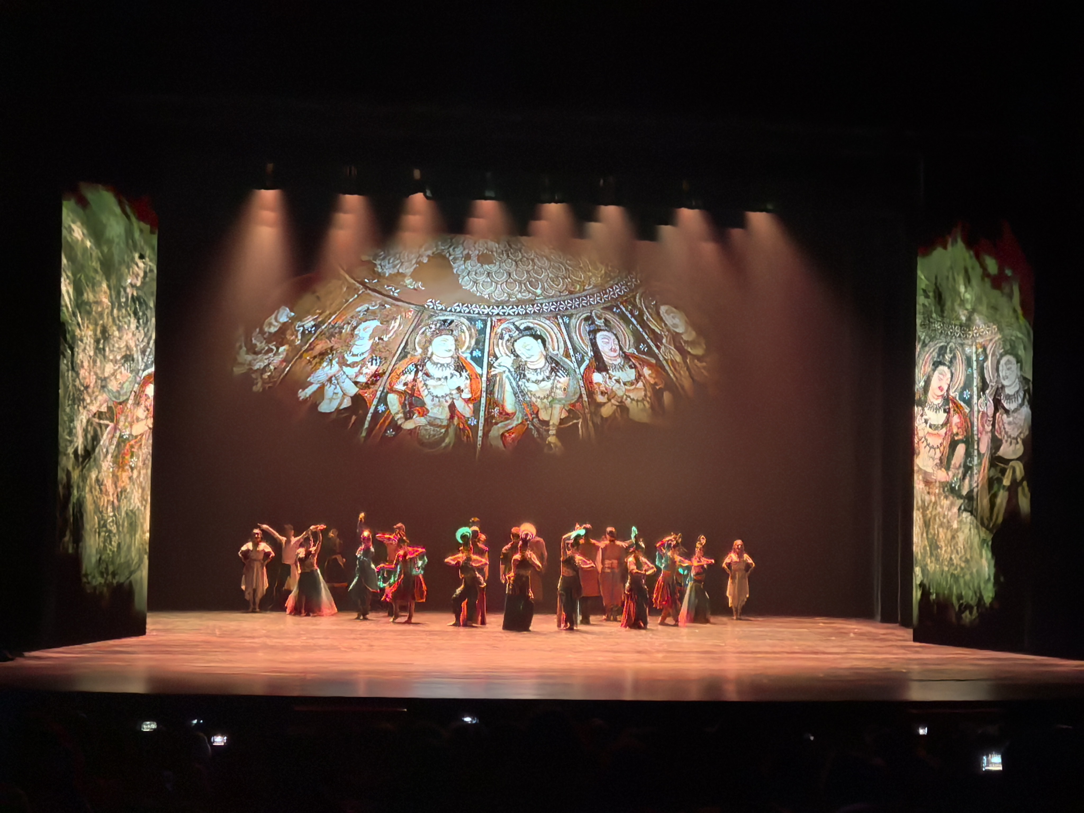 《杏花之约·丝路龟兹》北展首场演出反响热烈