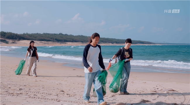 以纪实手法展现环保议题，抖音《再访热城》展现“短片+公益”的创新表达