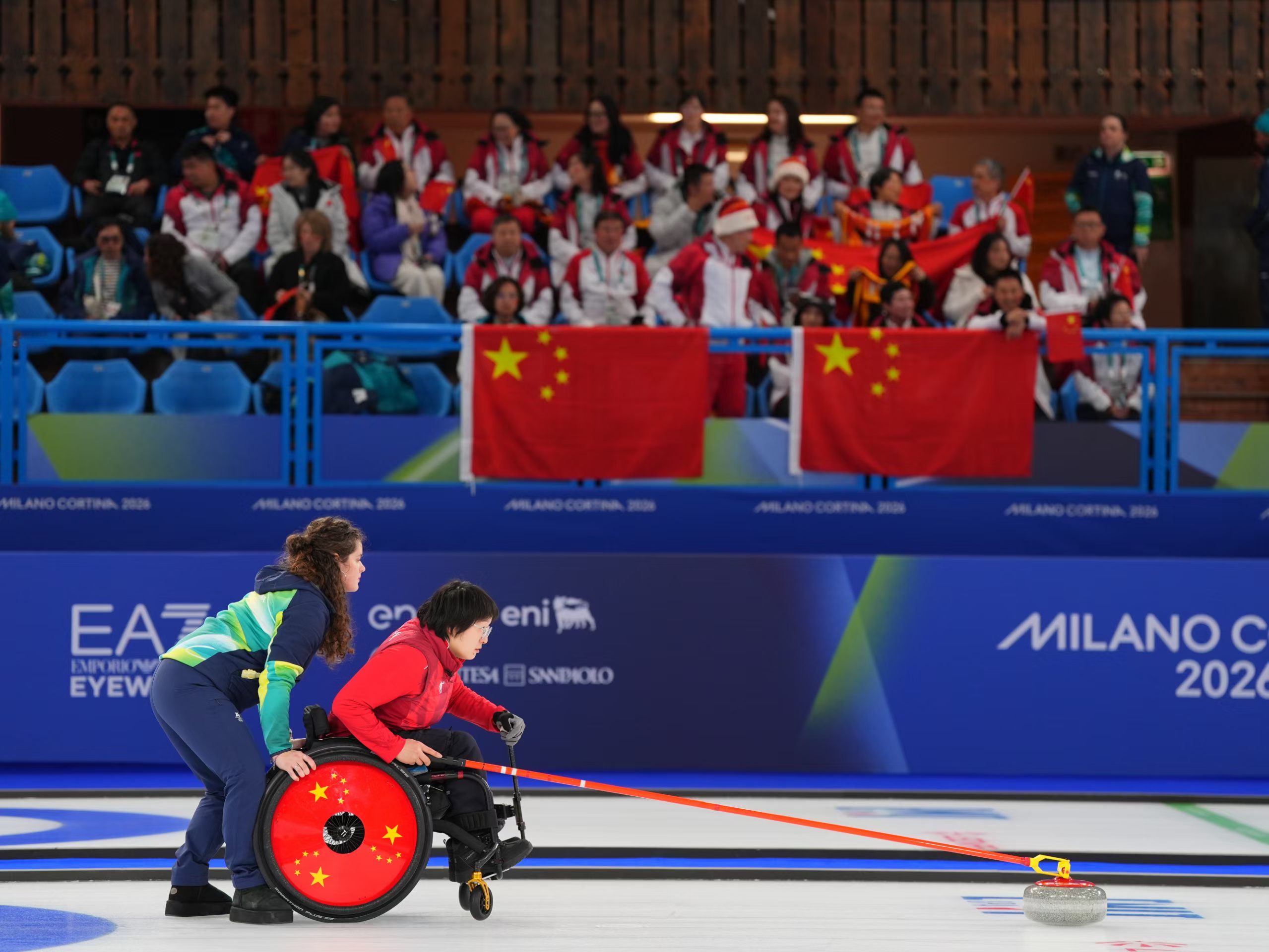 中国队夺得冬残奥会首枚轮椅冰壶混双金牌