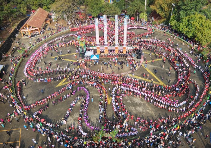 云南盈江：目瑙纵歌共起舞