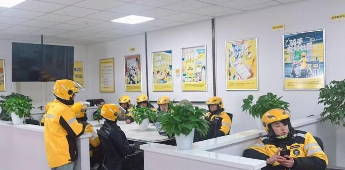 乌鲁木齐：外卖骑手有了第二个“家”