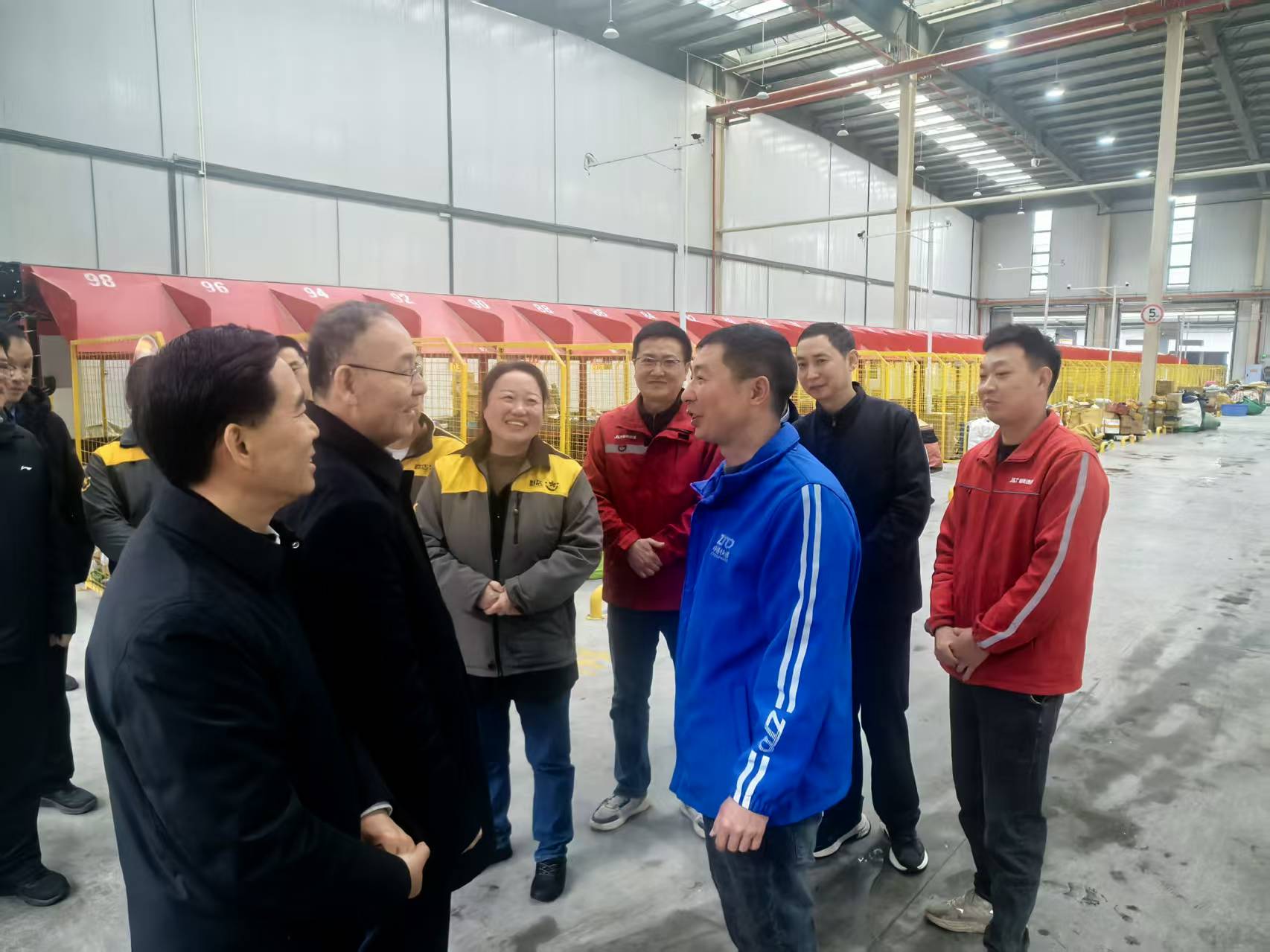 学习贯彻两会精神丨把两会精神“送”到基层 “暖”到人心