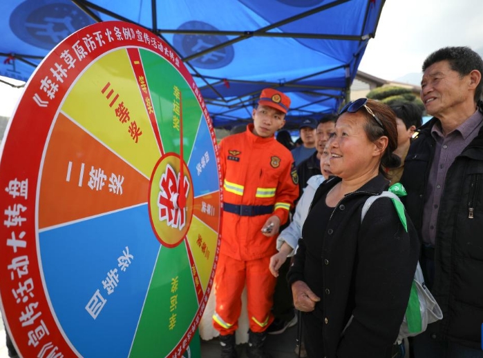 江西上饶：防火宣传进景区