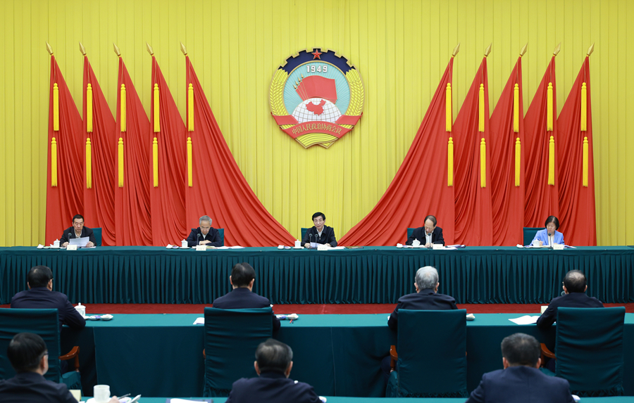                         王沪宁主持召开全国政协主席会议