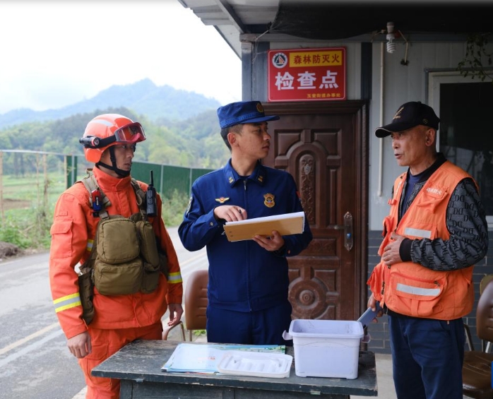 清明节前防火进行时