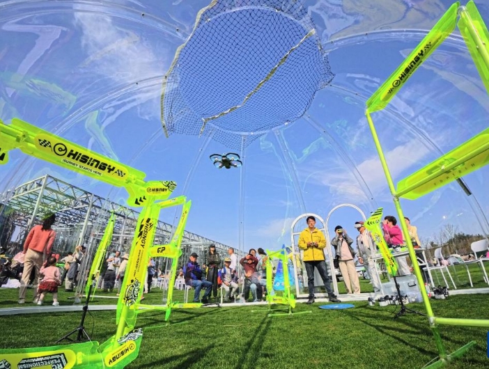 上海：春光里的无人机嘉年华