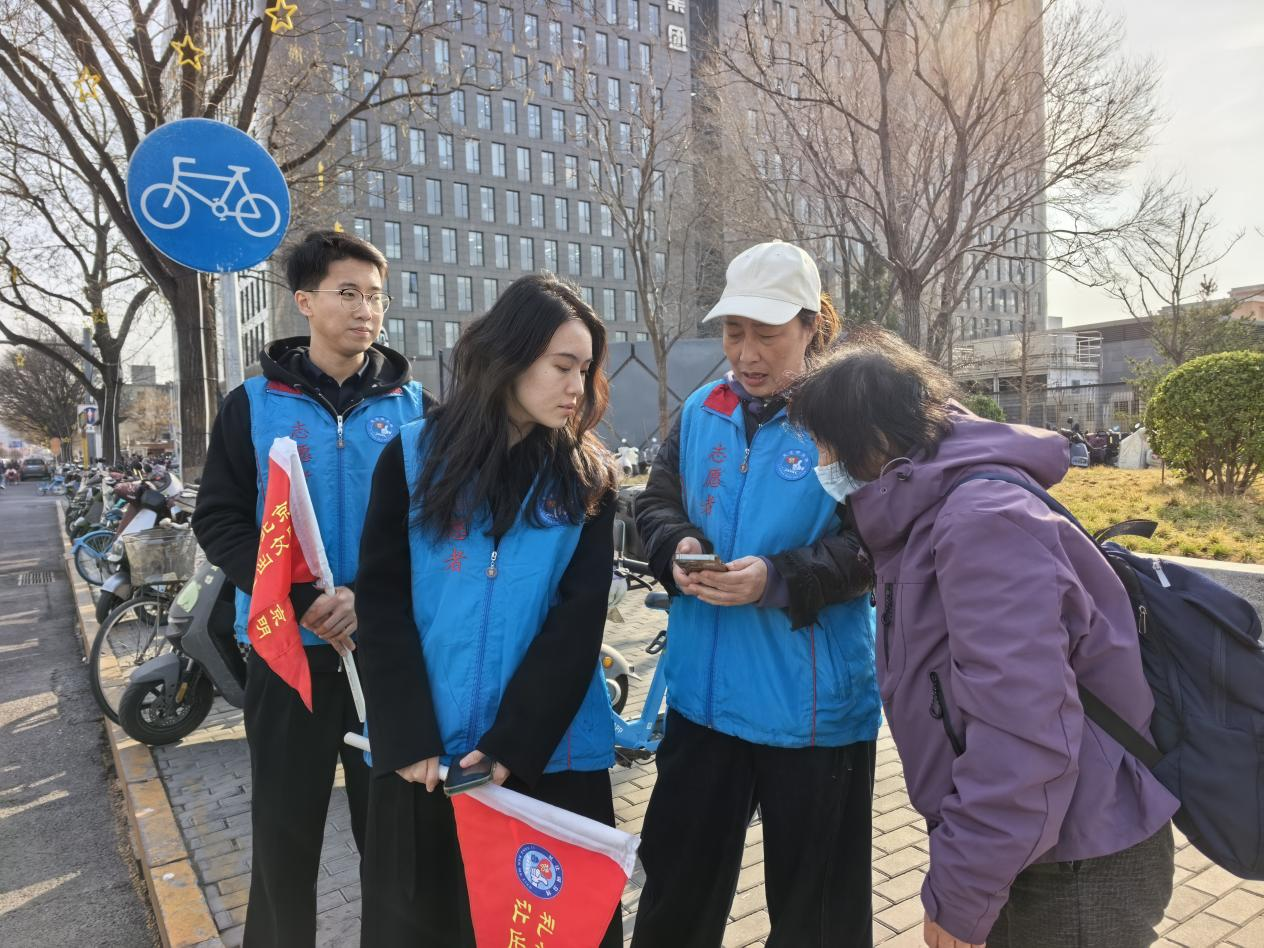 京徽总队携手中国银行开展“传承雷锋精神，书写青春担当”志愿活动