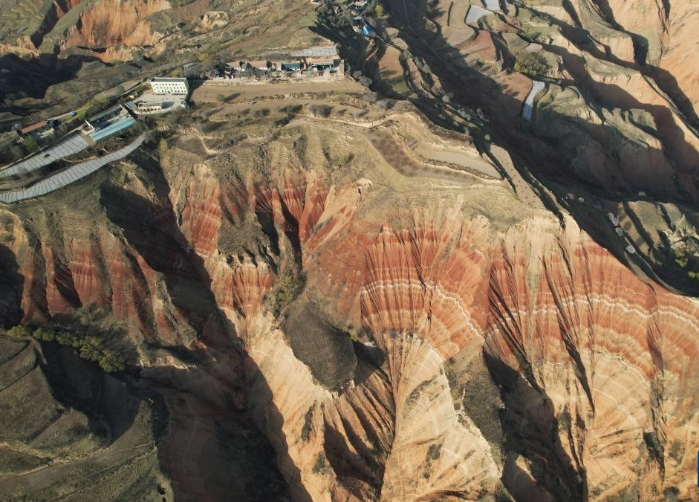航拍甘肃东乡“羊肉卷”地貌