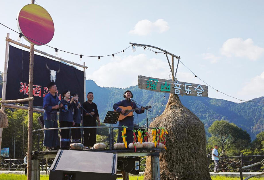 ​ 护航新农人逐梦田野