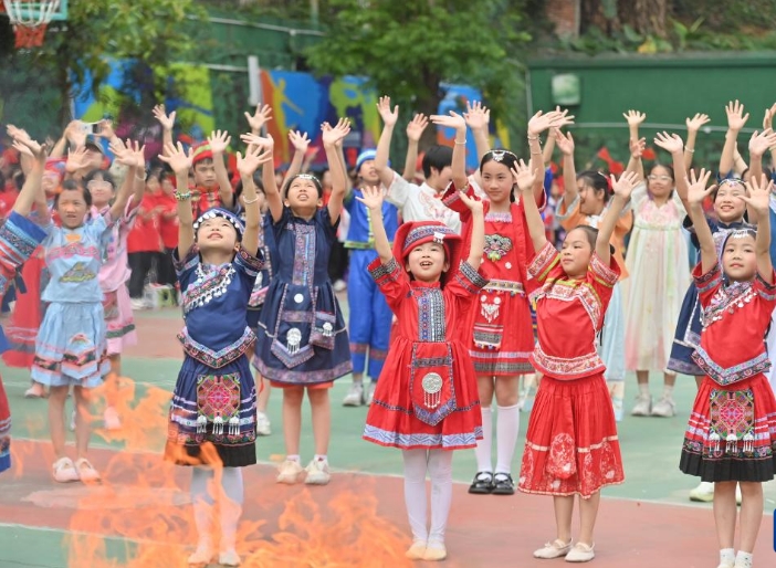 广西梧州：载歌载舞 喜迎“三月三”