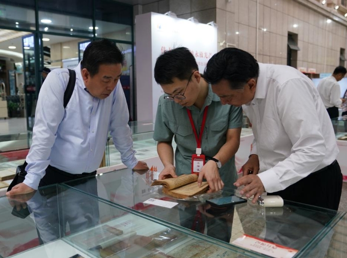 旧书丛中淘新知