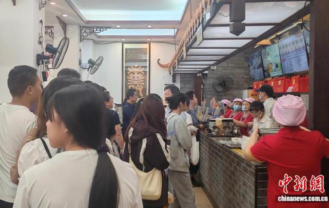 （文化中国行）百年冰泉豆浆香飘海内外：烟火乡愁 味引八方