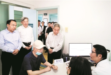 乡里施妙手 惠民展仁心