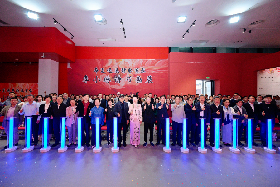 “华夏遇见 诗琳画卷”李小琳诗书画展重庆站启幕 山茶花八条屏匠心献礼山城