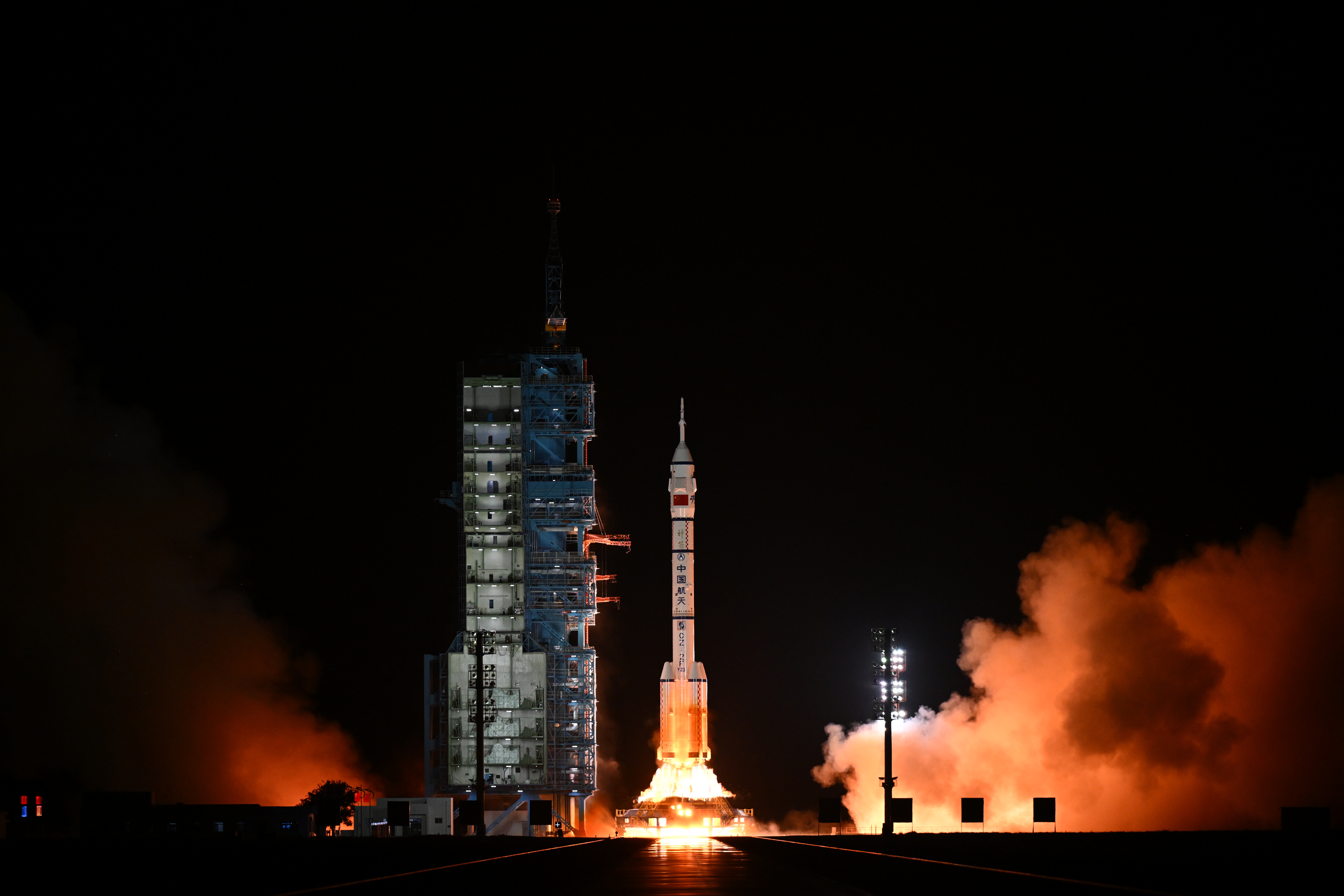 神舟二十三号载人飞船发射取得圆满成功