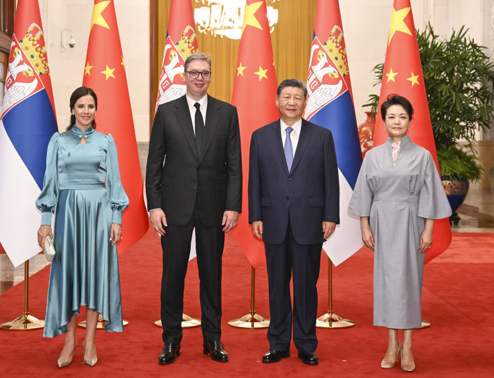   习近平同塞尔维亚总统武契奇举行会谈