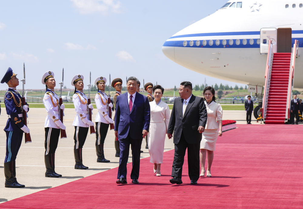 习近平抵达平壤开始对朝鲜进行国事访问