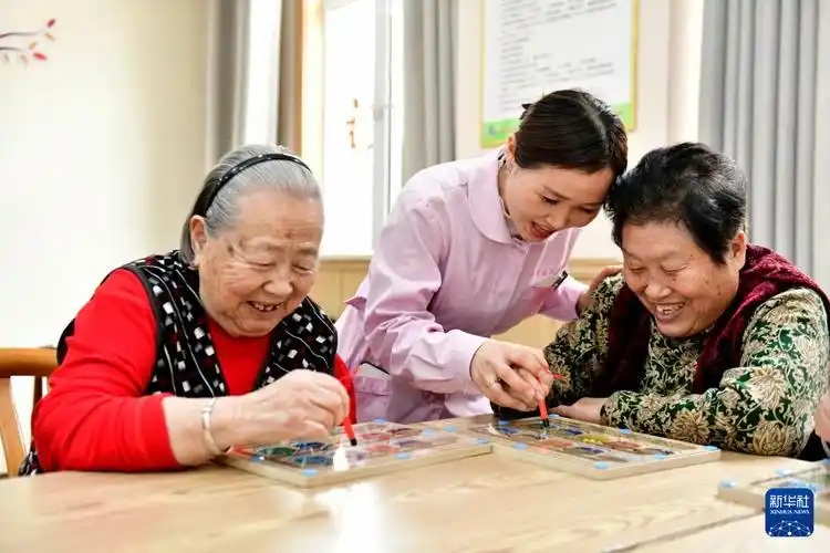 健康中国委员说丨优化医保支付机制 破解居家医疗难题