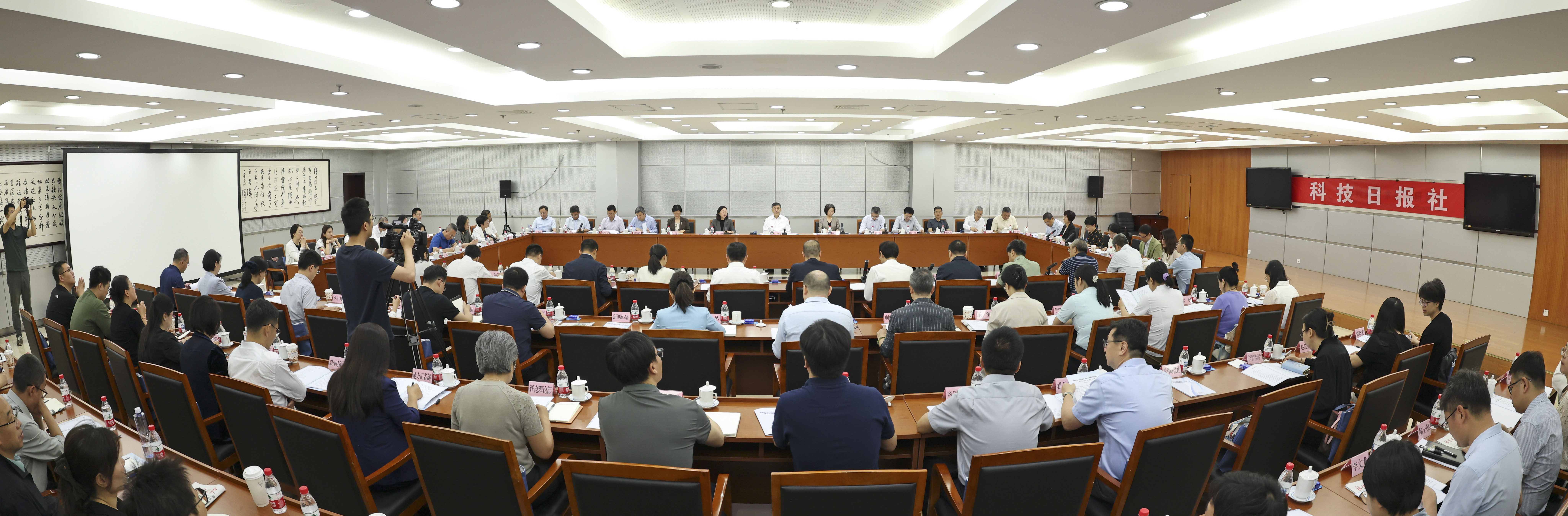 “构建科技大宣传格局 讲好中国科技创新故事”座谈会召开