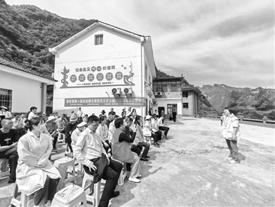 杨宇飞康复健康小屋落地石屋头村