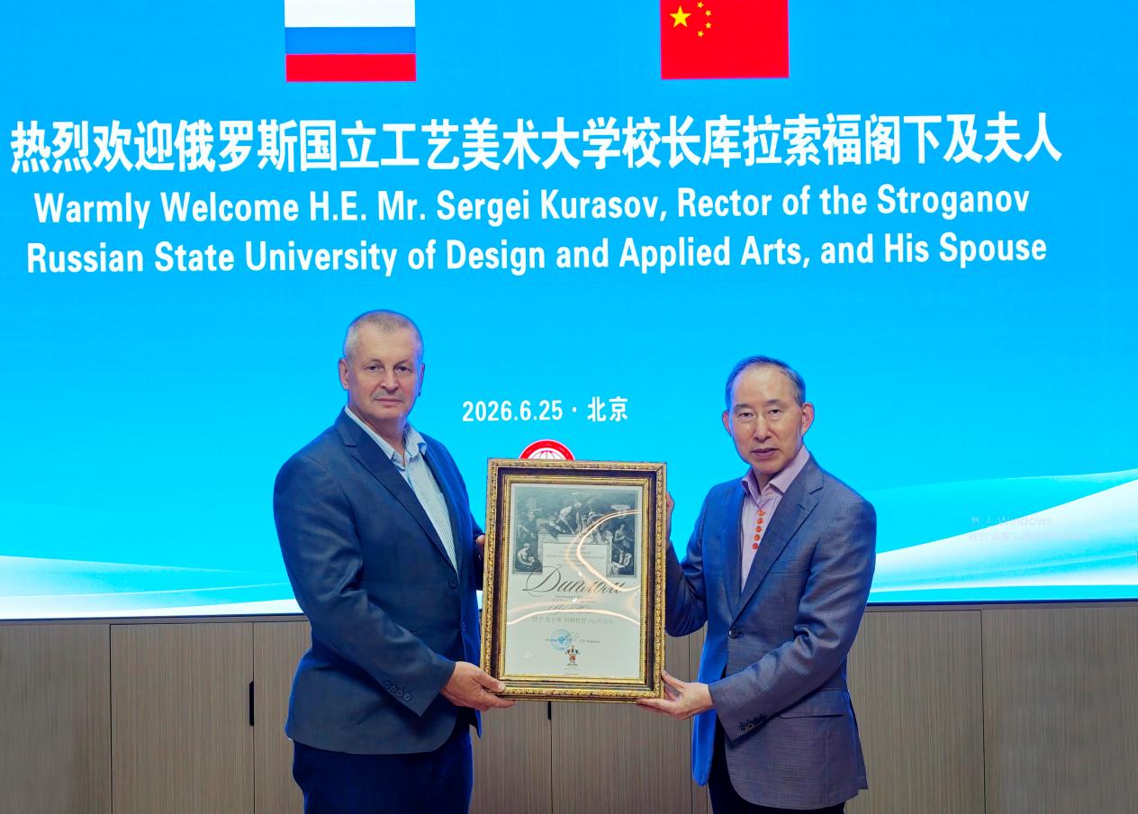 龙宇翔与俄罗斯国立工艺美术大学校长库拉索福亲切会见