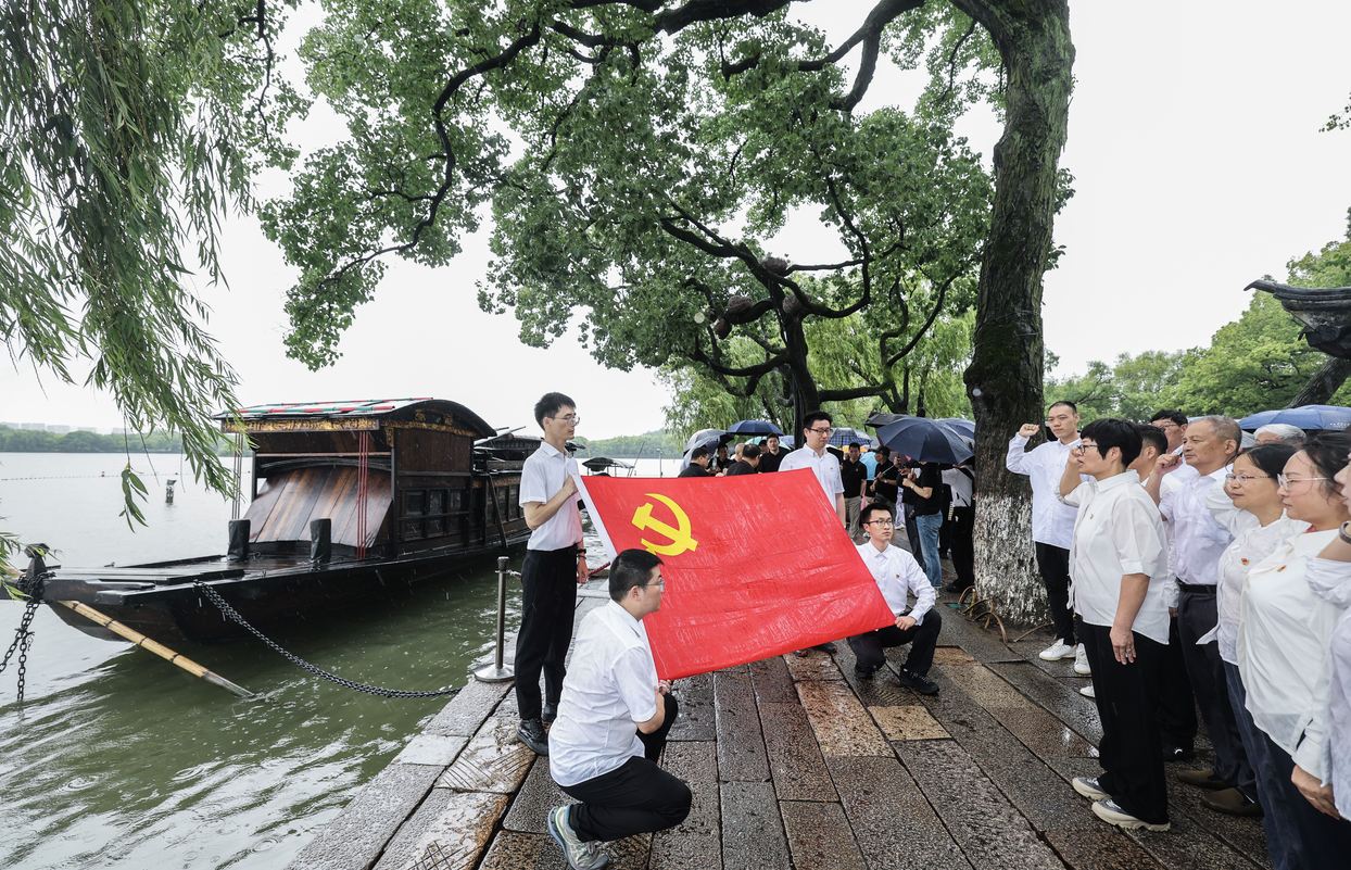 浙江嘉兴：学习传承红船精神迎“七一”