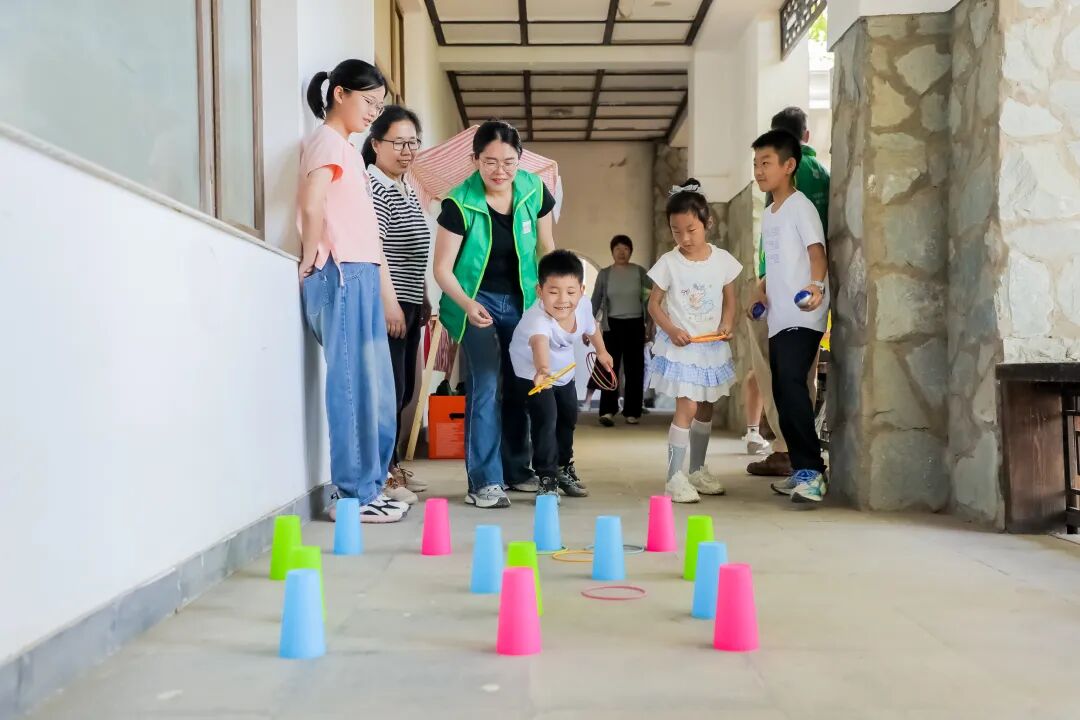 社区筑“童缘” 盛夏伴成长