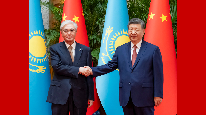    习近平会见哈萨克斯坦总统托卡耶夫