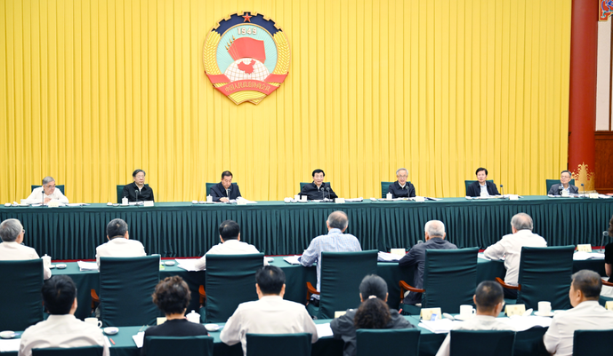 全国政协召开双周协商座谈会  围绕深入实施“人工智能﹢”行动协商议政  王沪宁主持