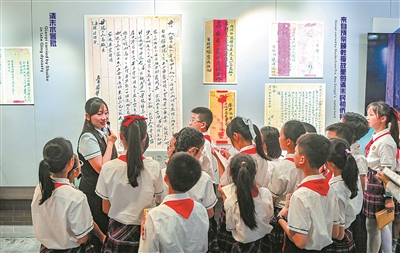 凝聚侨心侨力 共绘复兴画卷（热点关注・学习贯彻习近平总书记对侨务工作的重要指示精神）