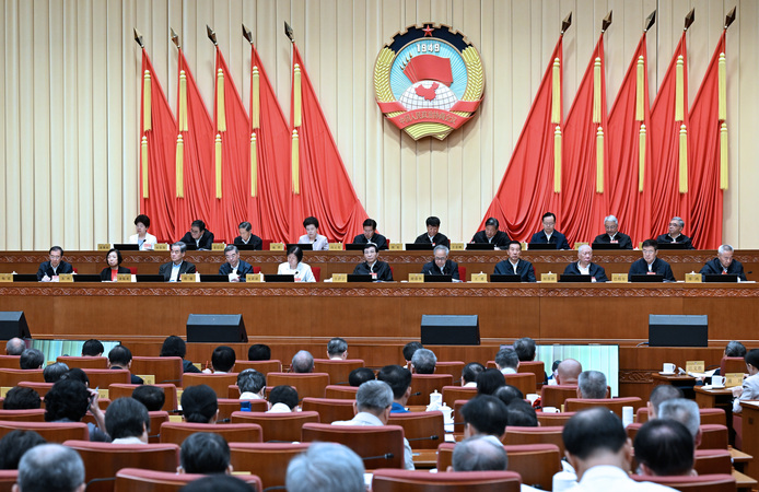 全国政协十四届常委会第十八次会议举行全体会议  围绕“加大保障和改善民生力度，扎实推进全体人民共同富裕”进行大会发言 王沪宁出席