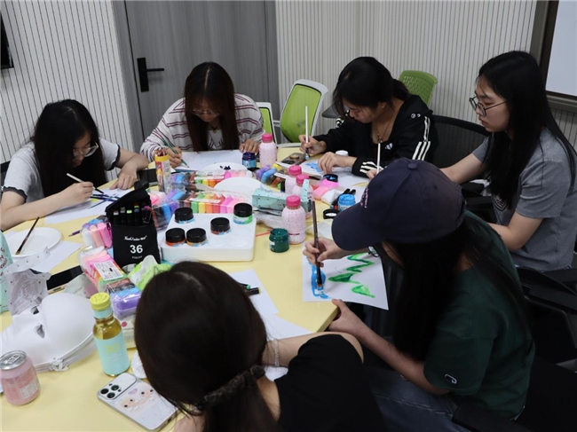 “小小的花园”在浙收官 五城十站为青年构筑心灵花园
