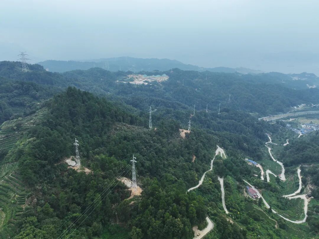三峡电力外送通道迁改首条线路完工——三峡水运新通道配套工程