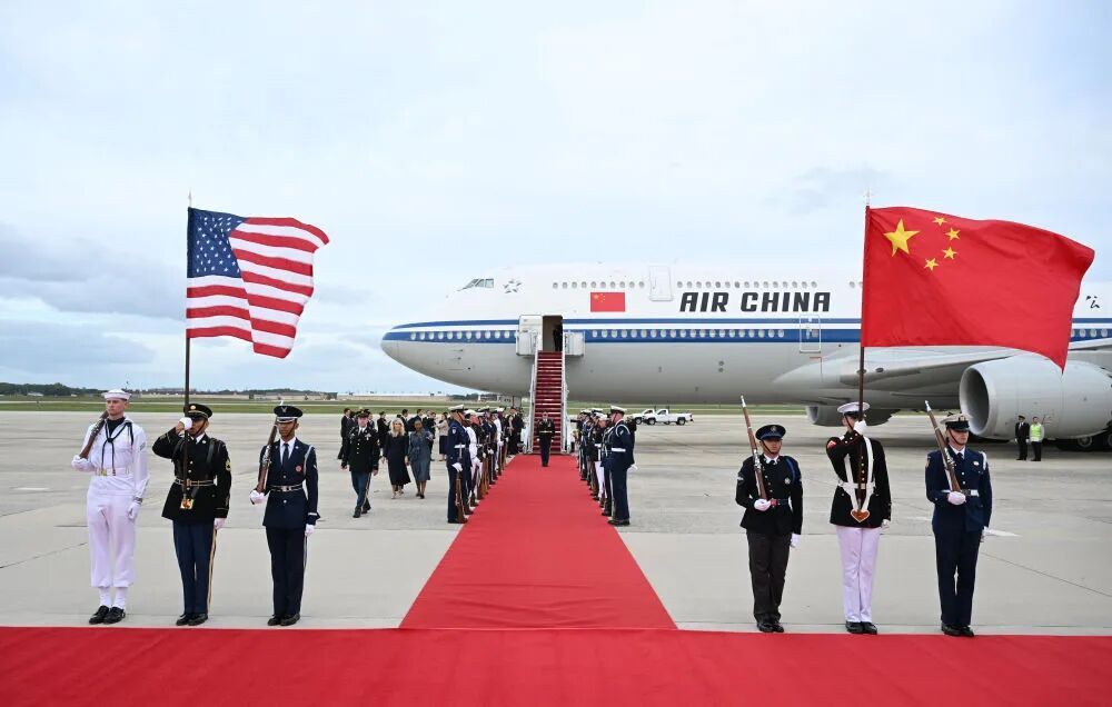 习近平抵达华盛顿，特朗普机场热情迎接