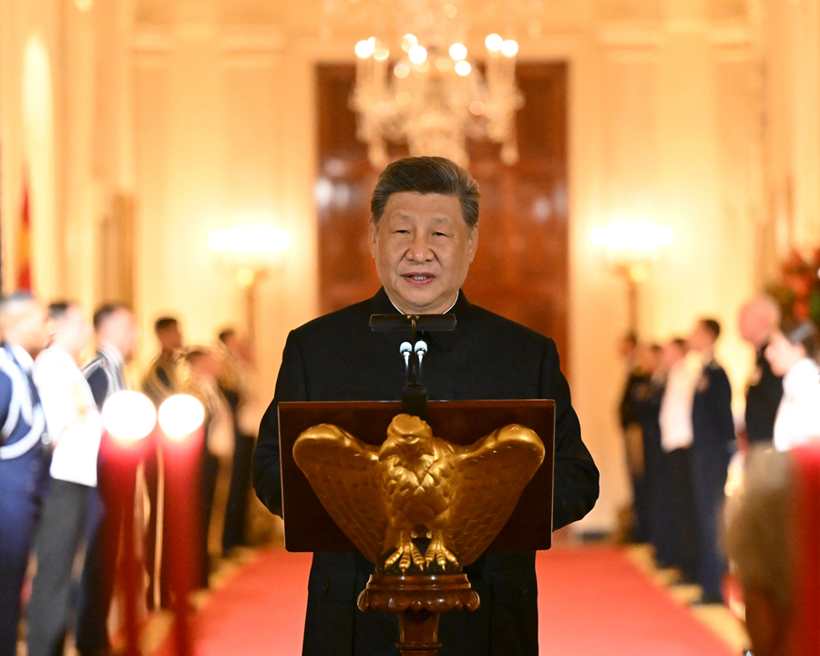 习近平和彭丽媛出席特朗普总统夫妇举行的欢迎国宴