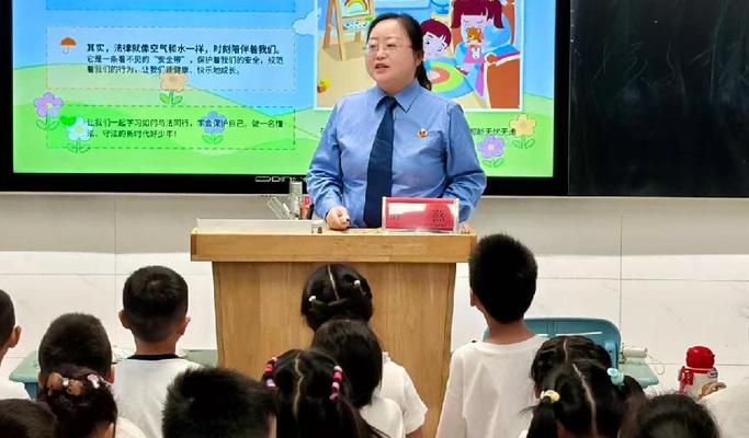 南京雨花台：法治国安教育点亮“开学第一课”