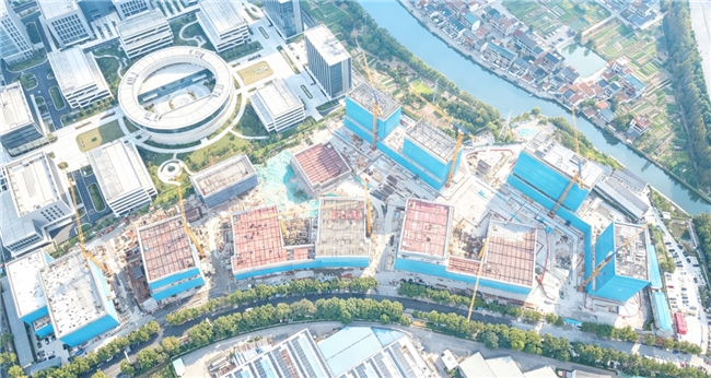 浙江外国高端人才创新集聚科创高地项目中试车间主体结构封顶