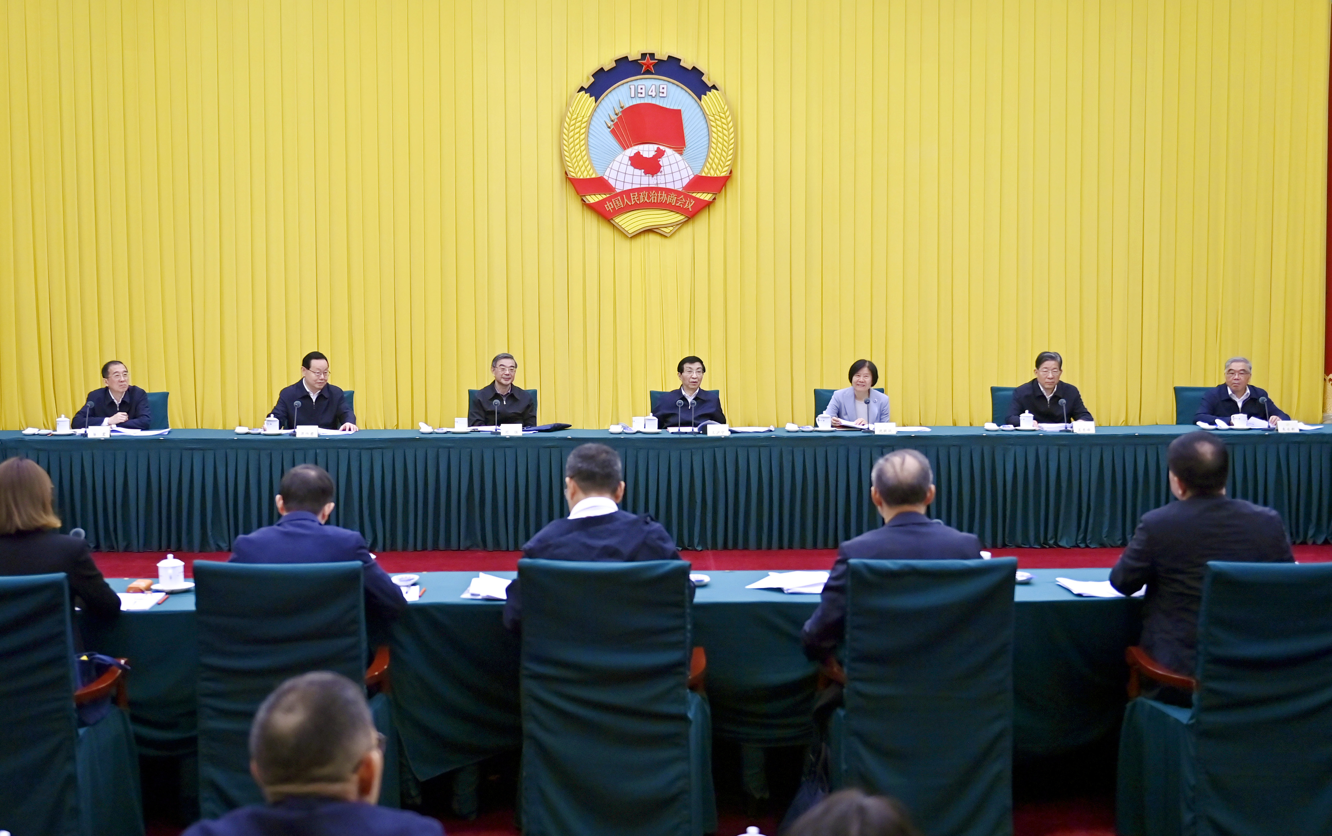 全国政协召开双周协商座谈会 围绕加强慢性病综合防控协商议政 王沪宁主持