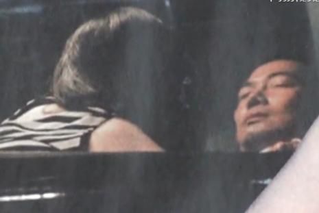 蒋雯丽法国偷情现实版娘要嫁人？盘点明星偷情被拍提裤瞬间【2】