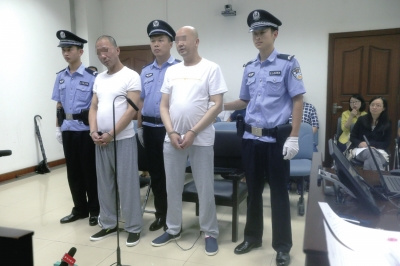 职业打假人花3600元买衣服索赔1.1万挨商家揍
