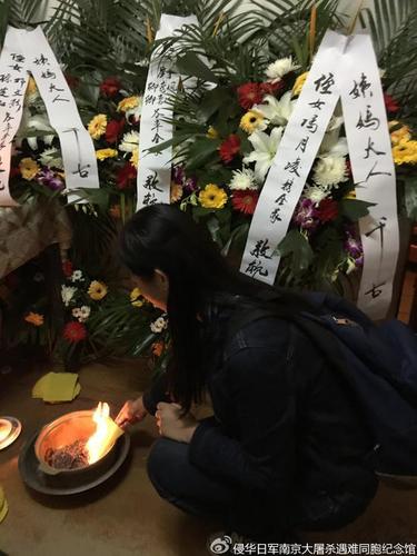 [又一位南京大屠杀幸存者去世 为不应沉没的真相转发！]据@侵华日军南京大屠杀遇难同胞纪念馆10日晚，任静萍老人静静地走了。当年南京沦陷后，她被日军的炮弹炸伤，尾骨受伤，父亲下落不明…随着任奶奶的去世，登记在册的南京大屠杀幸存者仅剩下111位。他们，每一个都是铁证！转发，让真相永不沉没！