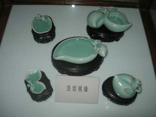 16 李震近期作品-洗结桃缘(洗结桃缘之组合，是从龙泉窑南宋至明代桃型洗中的经典器型组合而成，表达了历代文人的生活情趣和审美理念)