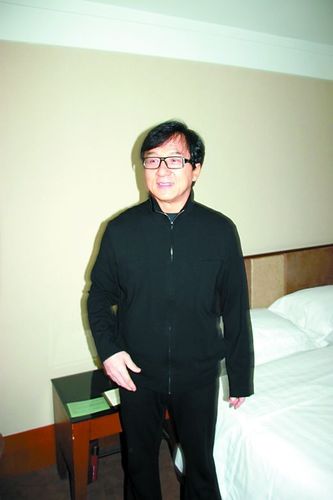 成龙很有亲和力。本组图/重庆晨报记者凃源