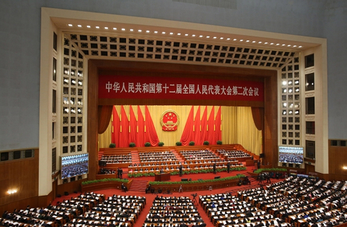 十二届全国人大二次会议举行第三次全体会议2