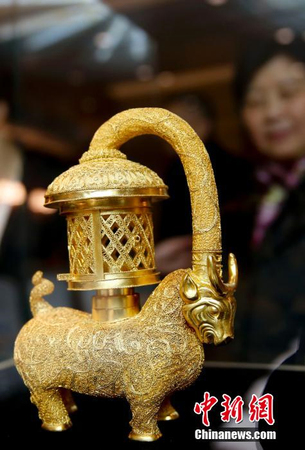 黄金收藏品亮相北京吸引眼球3